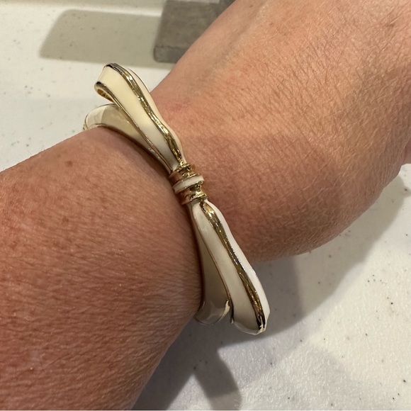 NWT Sequin by Nordstrom Clamper Bracelet- Bow in gold tone & ivory enamel - Picture 2 of 11